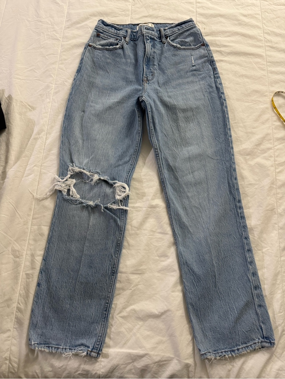 Abercrombie & Fitch Light Blue Distressed Straight-Leg Jeans size 8